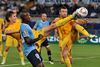 Pavol Farkas (stânga), respingând acrobatic din fața lui Djibril Cisse la 0-0 cu Lazio, în grupele Europa League (Foto: Imago)