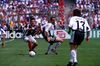 Darko Kovacevic, driblându-l pe Jurgen Kohler în Germania - Serbia/Muntenegru 2-2, la CM 1998 Foto: Imago