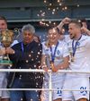 Kedziora (dreapta), campion al Ucrainei alături de Mircea Lucescu, la Dinamo Kiev Foto: Imago