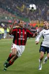 Ianis Zicu, într-un duel cu Cafu la meciul de Serie A Milan - Parma 3-1, pe 20 martie 2004 Foto;: Imago