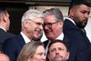 Arsene Wenger (stânga) și premierul britanic Keir Starmer, în tribună la Arsenal - PSG 0-1, în turul semifinalei Ligii Foto: Imago