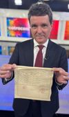 Nicușor Dan și-a prezentat diploma de BAC, după informațiile false apărute în mediul online/ Foto: Digi 24.jpeg