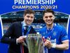 Ianis și Steven Gerrard, cu trofeul de campioni Foto: X Rangers