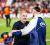 Ange Postecoglou i-a strâns mâna lui Radu Drăgușin după finală Foto: Imago