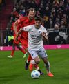 Tom Bischof, duel în Bundesliga cu Harry Kane, viitorul coleg de la Bayern Foto: Imago