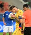 Louis Munteanu nu l-a putut învinge pe portarul Italiei la 11 metri Foto: Imago