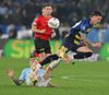 Dennis, faultat de Romagnoli la 2-2 cu Lazio la Roma Foto: Imago