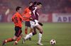Duel Niculae vs Raț la Shakhtar - Rapid 0-1, pe 24 noiembrie 2005, în Cupa UEFA Foto: Imago