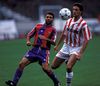 Gică Popescu, la PSV, într-un meci contra Barcelonei. Avea să fie coleg cu Stoichkov pe „Camp Nou” Foto: Imago