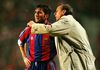 Sfaturi de la legenda Johan Cruyff pentru decarul Gică Hagi în tricoul Barcelonei Foto: Imago