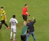 Vladimir Weiss, antrenorul lui Slovan Bratislava, a vrut să sară la Serdar Gozubuyuk după ce arbitrul olandez l-a eliminat