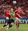 Kerem (dreapta) a jucat contra lui Fenerbahce în tricoul Benficăi Foto: Imago