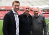 Ten Hag, la prezentarea de la Leverkusen, încadrat de directorul sportiv Simon Rolfes (stânga) și directorul general Fernando Carro Foto: Imago
