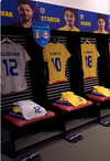 Nicolae Stanciu și Răzvan Marin stau unul lângă altul în vestiarul naționalei (captură video FRF TV)