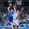 Nici capacul lui Jokic nu l-a putut opri pe Markkanen Foto: Imago