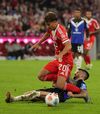 Bischof, agățat de adversar la 5-0 cu Hamburg Foto: Imago