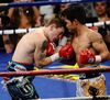 Ricky Hatton, încasând încă o lovitură de la Manny Pacquiao Foto: Imago