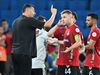 Antrenorul Burak Yilmaz, discuție aprinsă cu Alex Maxim, căpitanul lui Gaziantep Foto: Imago