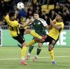 Nici doi jucători ai lui Young Boys nu l-au putut opri pe Zaroury, hattrick pentru Panathinaikos Foto: Imago