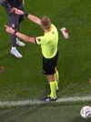În spate a fost lovit arbitrul belgian Foto: Captură TV