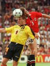 Duel aerian agresiv la Norvegia - Scoția 1-1, în 1998 Foto: Imago