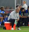 Bielsa și eterna sa cutie frigorifică transformată în scaun pe teren, în timpul meciurilor Foto: Imago
