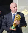 Gianni Infantino, președintele FIFA, și Cupa Mondială Foto: Imago