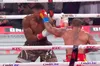 Lovitură reușită de Jake Paul în meciul cu Anthony Joshua (FOTO: captură Netflix)