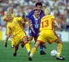 Boban (în centru), decarul Croației, în duel cu Gâlcă la CM 1998. El și naționala sa ne-au învins cu 1-0 în „optimi”. Foto: Imago