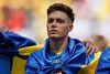 Viktor Tsygankov, la națională, cu steagul ucrainean pe umeri Foto: Imago