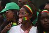 Fanii din Senegal au sărbătorit purtând suzete, la fel ca fundașul El Hadji Malick Diouf