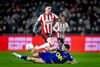 Tackling tăios asupra lui Man la PSV - NAC Foto: Imago