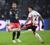 Duelul lui Man cu Tah, la PSV - Bayern 1-2. Foto: Imago