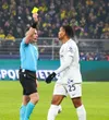 Kovacs a dat doar 3 „galbene” la Dortmund - Inter. Două oaspeților, unul lui Akanji Foto: Imago