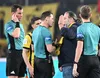 Patronul lui AEK (cu coadă) a urlat la arbitrul Makkelie sub ochii lui Marin Foto: Imago