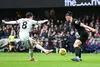 Drăgușin, încercând să-l blocheze pe Wilson, la 1-2 cu Fulham Foto: Imago