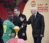 Infatino i-a dat trofeul lui Mane, căpitanul Senegalului. Acum se schimbă totul Foto: Imago