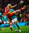Bariș Yilmaz, la înălțime, în Galatasaray - Liverpool 1-0, săptămâna trecută Foto: Imago
