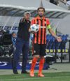 Căpitanul Srna și antrenorul Lucescu, la o aruncare de la margine Foto: Imago