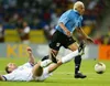 Silva, duel cu Petit în Franța - Uruguay 0-0, la CM 2002 Foto: Imago