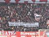Bannerele rasiste afișate de fanii lui Dinamo la meciul cu Rapid FOTO Iosif Popescu (GOLAZO.ro)  (1).jpeg