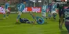 Accidentare gravă în meciul Voluntari - FC Bihor 2-1. Jucătorii au fost nevoiți să împingă ambulanța. Foto: Captură Prima Sport