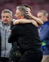 Luis Enrique și Vitinha, celebrând o nouă performanță cu PSG. Foto: Imago