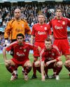Liverpool, în 2007: Arbeloa (jos, stânga), la poza dinaintea unui meci. Nu lipseau atunci Riise (lângă Alvaro) și Bellamy (sus, în mijloc). Foto: Imago