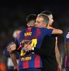 Hansi Flick, îmbrățișat de Eric Garcia. Foto: Imago