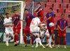 Niculescu, în tricoul lui Dinamo, executând o lovitură liberă pe stadionul Steaua, în derbyul Ligii 1. Foto: Sport Pictures