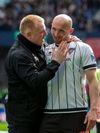 Neil Lennon, alături de atacantul său de la Dunfermline, Chris Kane. Foto: Imago