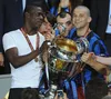 Cristi Chivu, cu trofeul Ligii Campionilor, în 2010. Foto: Imago