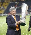 Cupa UEFA cucerită de Mircea Lucescu alături de Răzvan Raț la Shakhtar. Foto: Imago