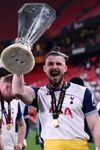 Radu Drăgușin a suferit ruptura de ligamente încrucișate tocmai într-un meci de Europa League în sezonul în care Tottenham a cucerit trofeul. Foto: Imago
